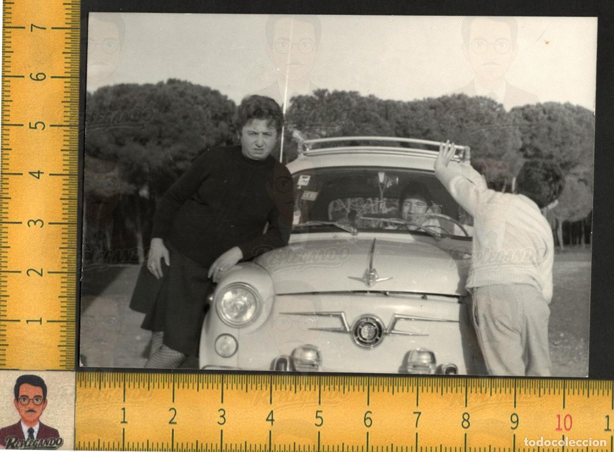 Fotograf&iacute;a antigua: SEAT 600 COCHE CL&Aacute;SICO MUJER NI&Ntilde;O BACA CONDUCTOR FAMILIA PINOS BOSQUE - FOTOGRAF&Iacute;A ANTIGUA A&Ntilde;OS 60