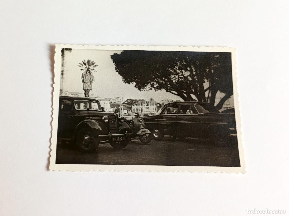 Fotograf&iacute;a antigua: Fotograf&iacute;a antigua - Coches cl&aacute;sicos y Vespa en Estoril (Portugal) - A&ntilde;o 1958