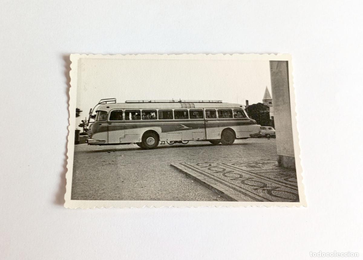 Fotograf&iacute;a antigua: Fotograf&iacute;a antigua - Autob&uacute;s o autocar cl&aacute;sico en Estoril (Portugal) - A&ntilde;o 1958