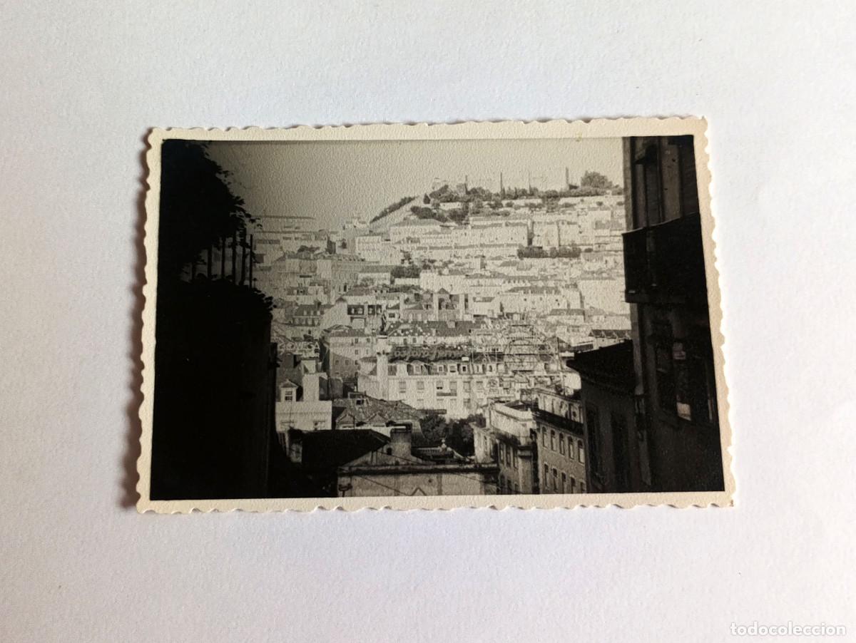 Fotograf&iacute;a antigua: Fotograf&iacute;a antigua - Vista de Lisboa con el Castillo de San Jorge al fondo (Portugal) - A&ntilde;o 1958