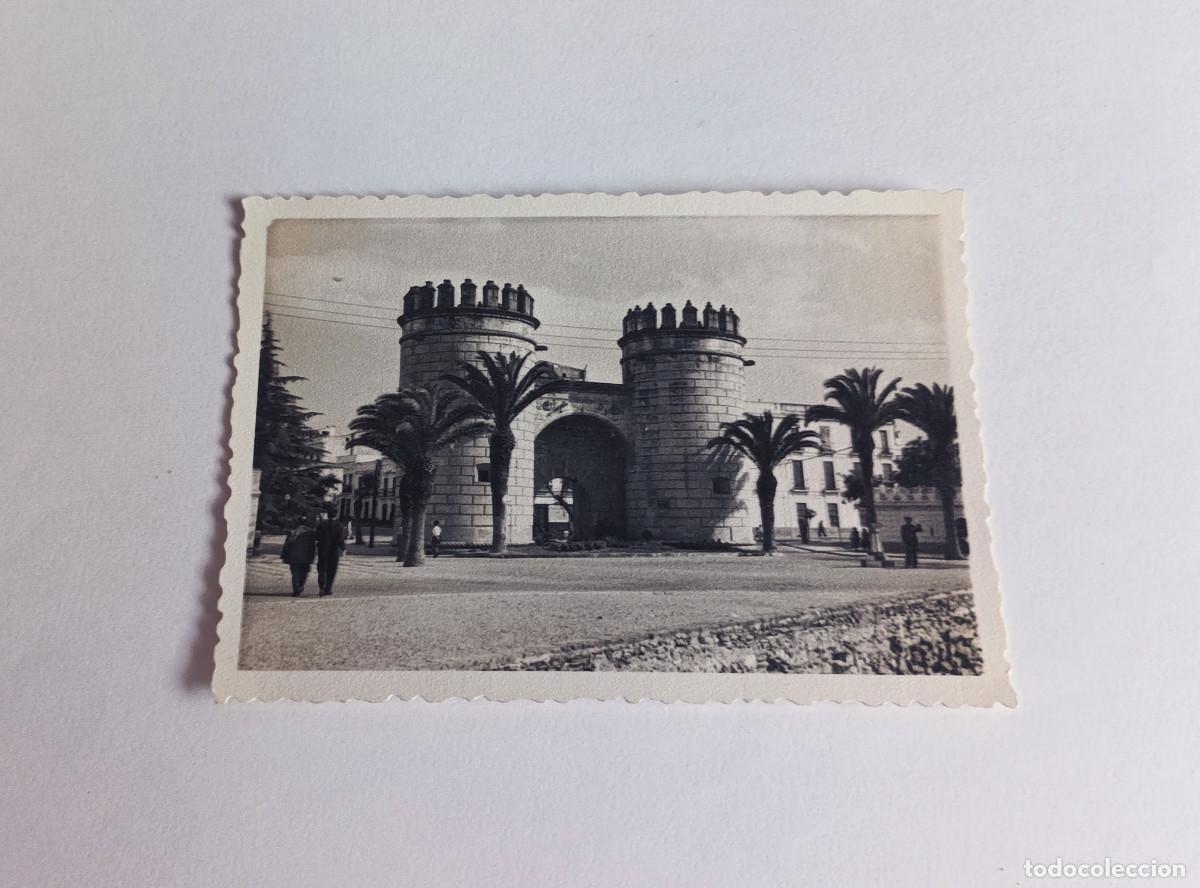 Fotograf&iacute;a antigua: Fotograf&iacute;a antigua - Puerta de Palmas de Badajoz (Espa&ntilde;) - A&ntilde;o 1958