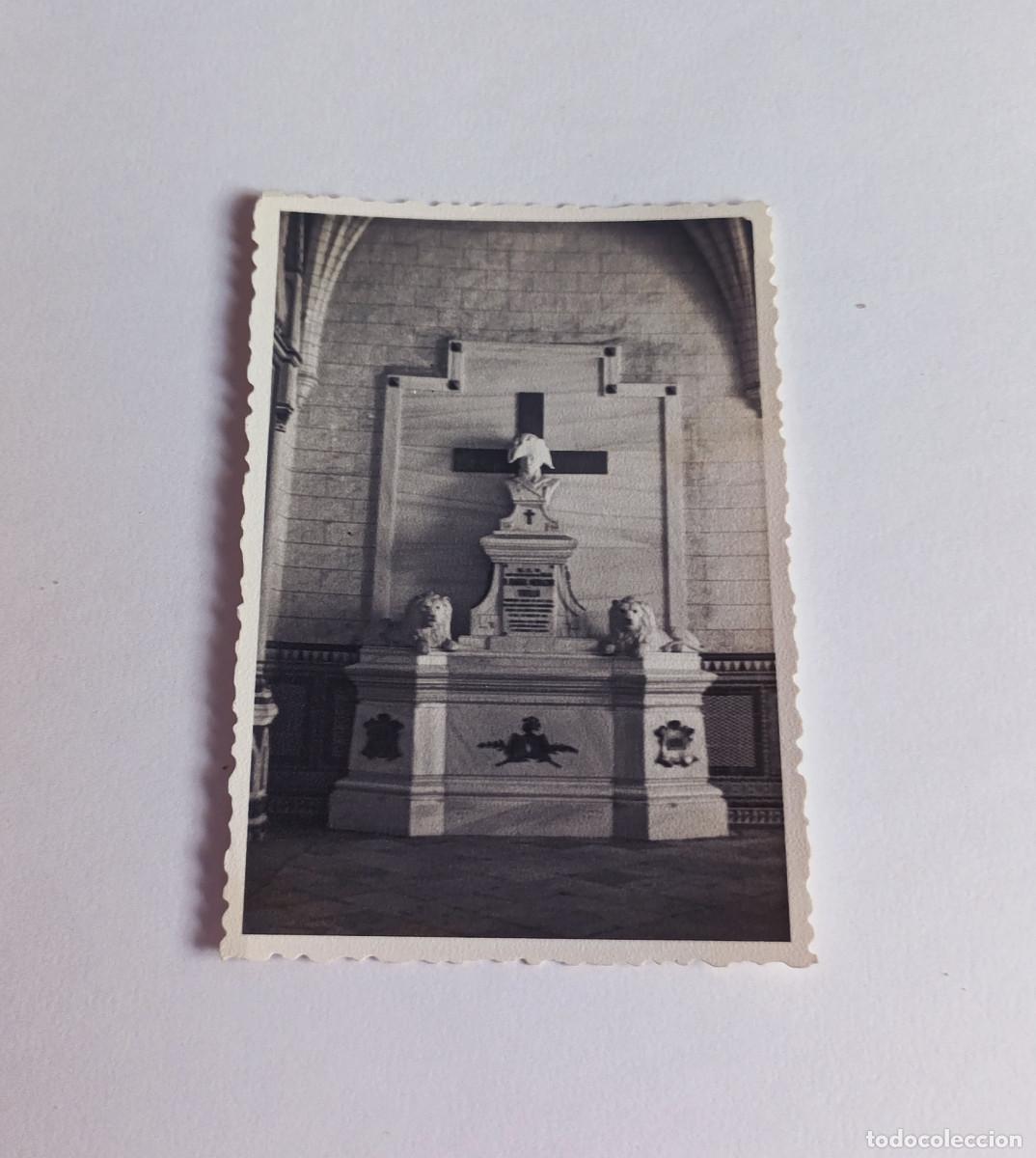 Fotograf&iacute;a antigua: Fotograf&iacute;a antigua - Mausoleo del General Menacho de Badajoz (Espa&ntilde;a) - A&ntilde;o 1958