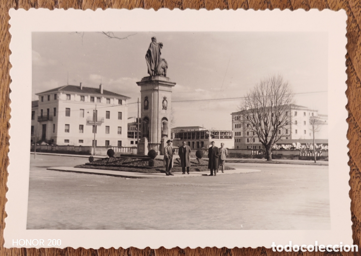 Fotograf&iacute;a antigua: Foto - Plaza de Avil&eacute;s - Lugo. A&ntilde;os 50