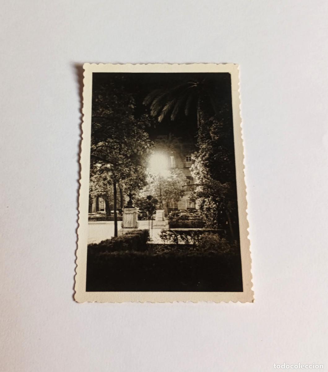 Fotograf&iacute;a antigua: Fotograf&iacute;a antigua - Imagen nocturna de los Jardines de Murillo (Sevilla) - 1959