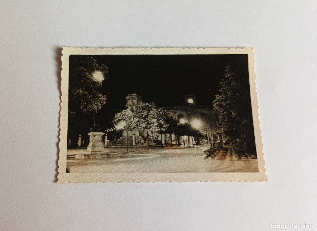 Fotograf&iacute;a antigua: Fotograf&iacute;a antigua - Imagen nocturna de la Plaza Nueva (Sevilla) - 1959