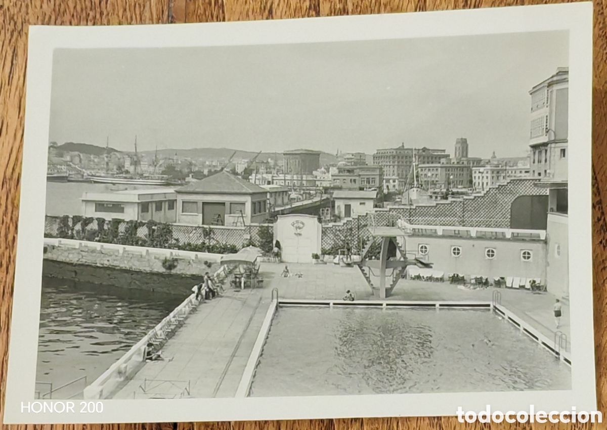 Fotograf&iacute;a antigua: Foto - Piscina La Solana y Puerto - A Coru&ntilde;a. A&ntilde;os 60