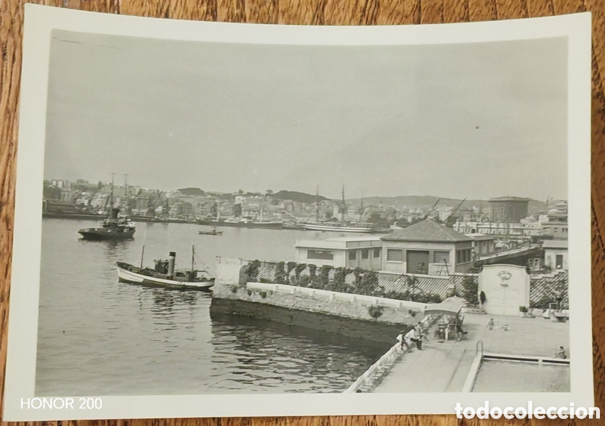 Fotograf&iacute;a antigua: Foto - Piscina La Solana y Puerto - A Coru&ntilde;a. A&ntilde;os 60