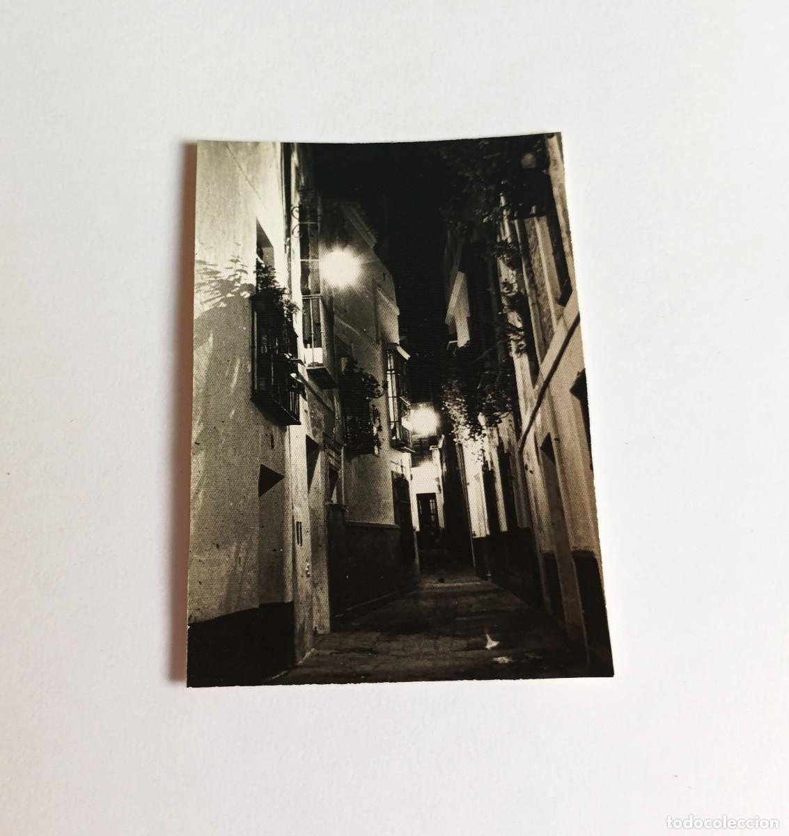 Fotograf&iacute;a antigua: Fotograf&iacute;a antigua - Imagen nocturna del Barrio de Santa Cruz (Sevilla) - 1958