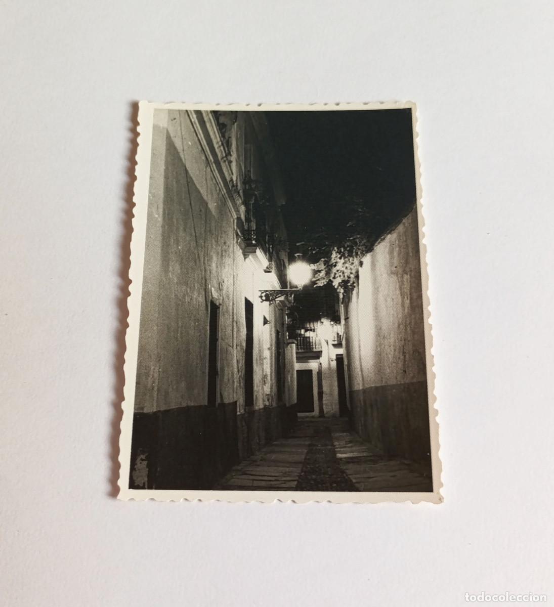 Fotograf&iacute;a antigua: Fotograf&iacute;a antigua - Imagen nocturna del Barrio de Santa Cruz (Sevilla) - 1958