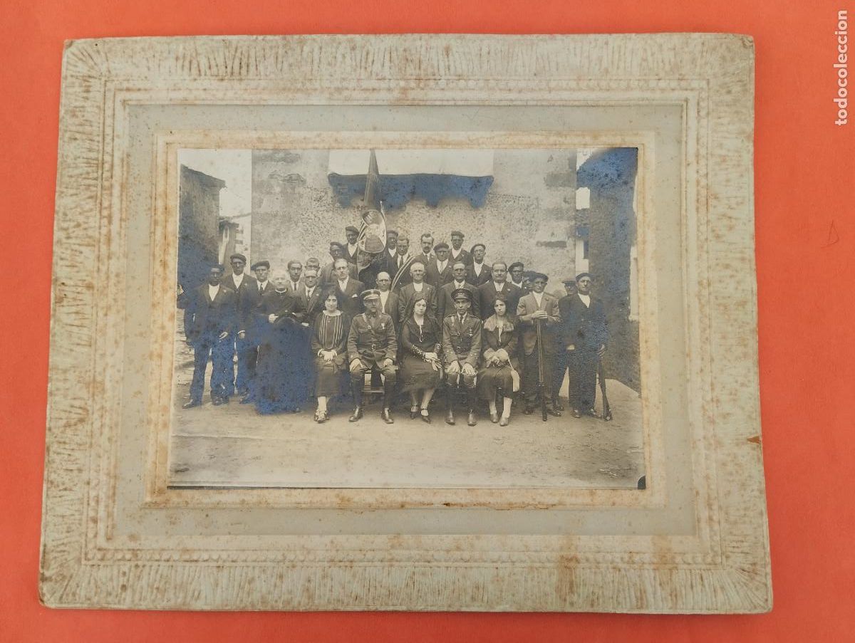 Fotograf&iacute;a antigua: FOTO. NAVARDUN ZARAGOZA GRUPO AUTORIDADES CIVILES ALCALDE CURA MILITARES FOTOGRAFO DESIRE. ZARAGOZA.