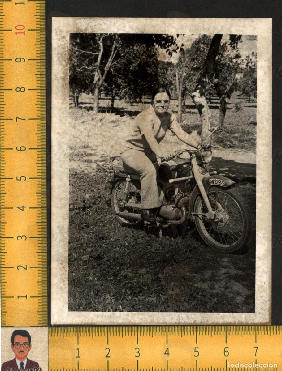 Fotograf&iacute;a antigua: MUJER EN MOTO GIMSON SPORT - MOTOCICLETA MATR&Iacute;CULA MN MANTOVA ITALIA - FOTOGRAF&Iacute;A ANTIGUA A&Ntilde;OS 50