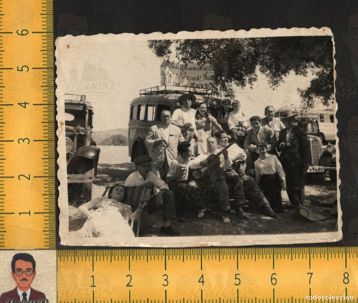 Fotograf&iacute;a antigua: ZUFRE (HUELVA) : ROMER&Iacute;A VIRGEN DEL PUERTO ROMEROS GUITARRA COCHES ANTIGUOS - FOTOGRAF&Iacute;A A&Ntilde;O 1956