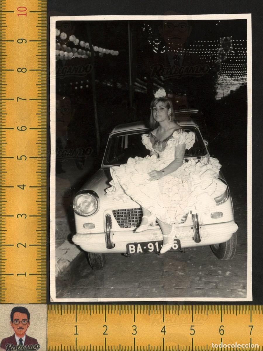 Fotograf&iacute;a antigua: MUJER GUAPA VESTIDO FLAMENCO - COCHE TRIUMPH HERALD 1200 PORTUGAL - FOTO ANTIGUA ANDALUC&Iacute;A A&Ntilde;O 1968