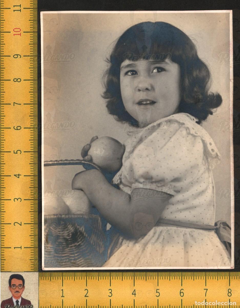 Fotograf&iacute;a antigua: NI&Ntilde;A CON CESTA DE NARANJAS - FRUTAS RETRATO INFANTIL - FOTOGRAF&Iacute;A ANTIGUA ART&Iacute;STICA SEVILLA A&Ntilde;OS 60