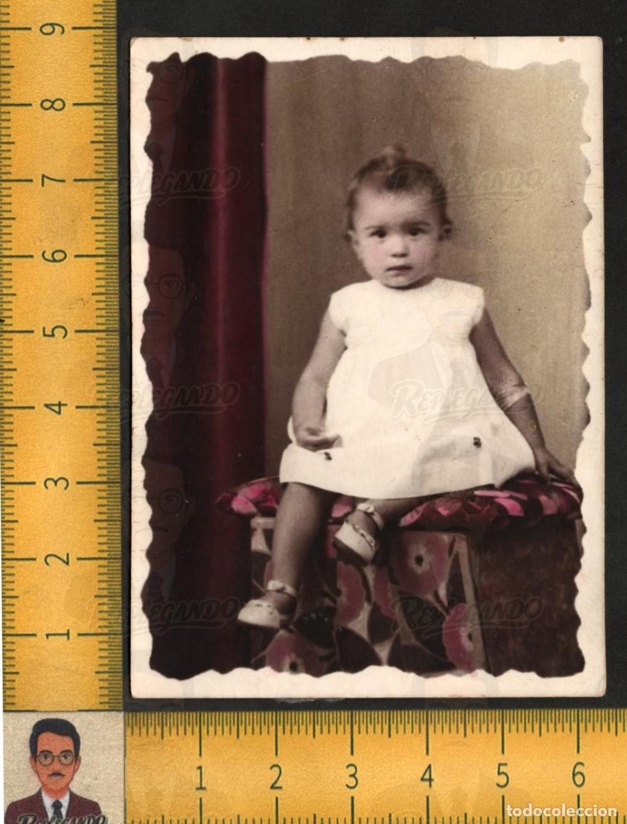 Fotograf&iacute;a antigua: RETRATO NI&Ntilde;A BEB&Eacute; SENTADA - VESTIDO ZAPATOS - FOTOGRAF&Iacute;A ANTIGUA COLOREADA ESTUDIO ART&Iacute;STICA A&Ntilde;OS 40