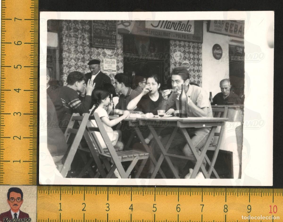 Fotograf&iacute;a antigua: DONOSTIA (SAN SEBASTI&Aacute;N): BAR MARI&Ntilde;ELA - FAMILIA COMIENDO BEBE VINO TERRAZA - FOTO ANTIGUA A&Ntilde;OS 60