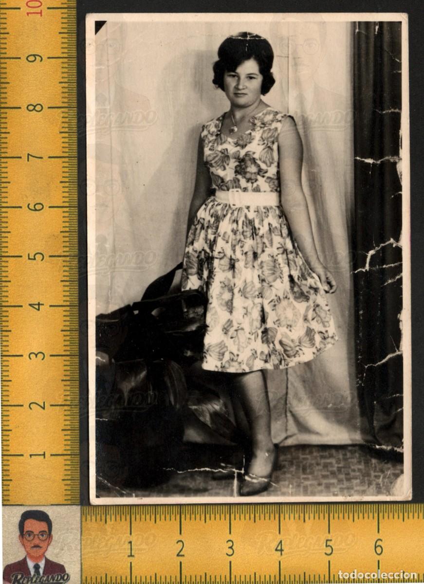 Fotograf&iacute;a antigua: MUJER JOVEN VESTIDO FLORES CINTUR&Oacute;N - RETRATO MODA - FOTO ANTIGUA ART&Iacute;STICA ALEMANIA A&Ntilde;O 1965