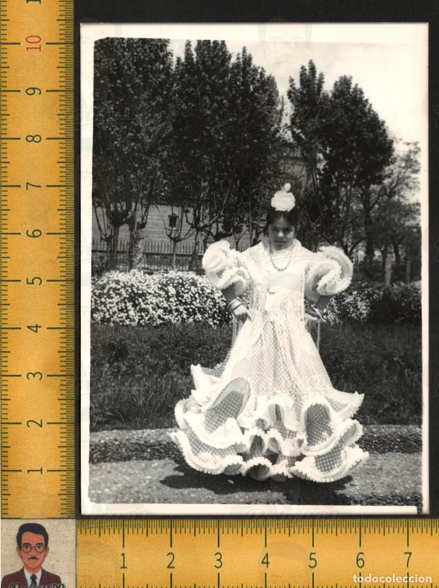 Fotograf&iacute;a antigua: NI&Ntilde;A VESTIDO FLAMENCO VOLANTES LAZO COLLAR - PARQUE JARD&Iacute;N CIUDAD - FOTO ANTIGUA ANDALUC&Iacute;A A&Ntilde;OS 60
