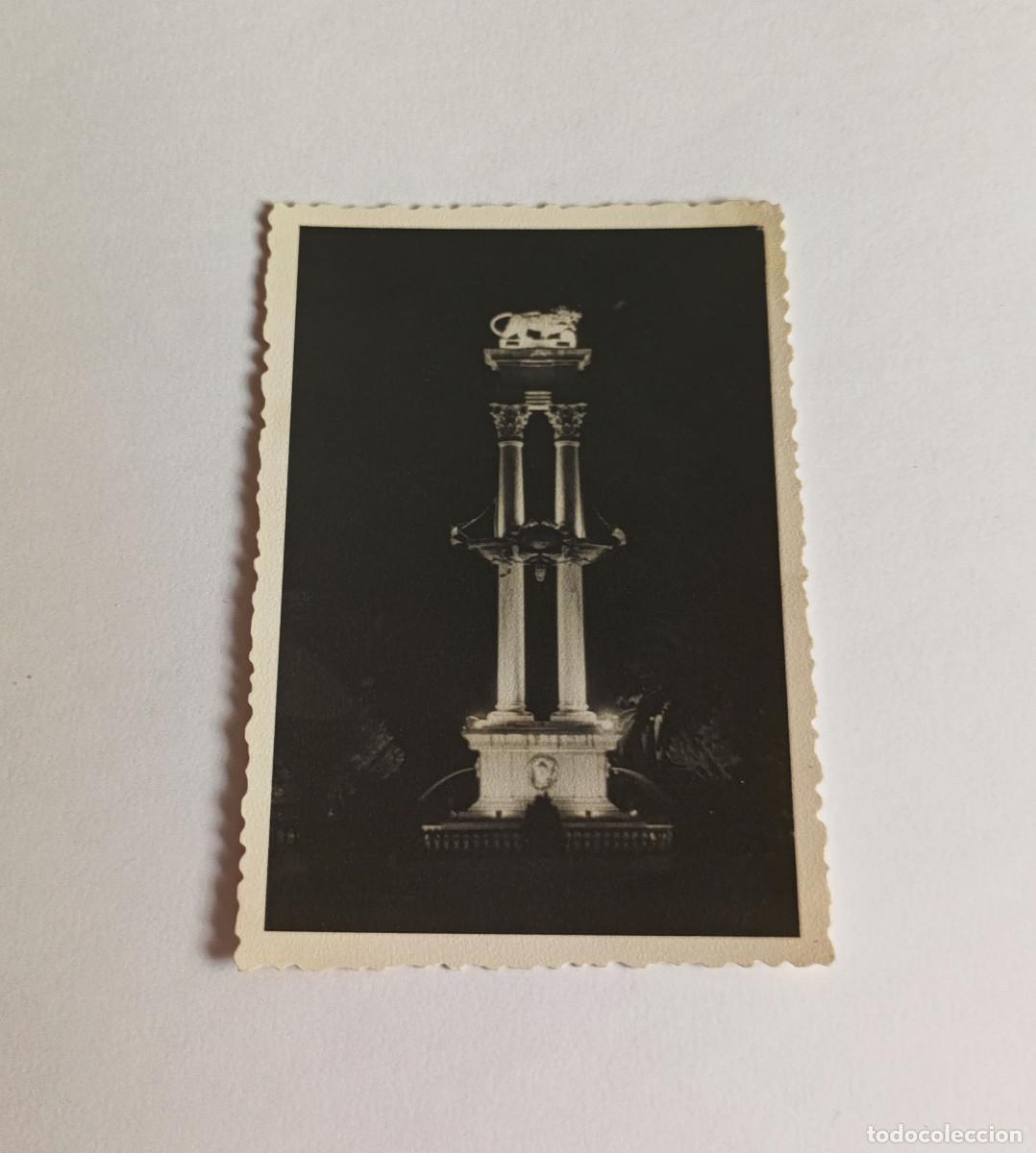 Fotograf&iacute;a antigua: Fotograf&iacute;a antigua - Nocturna del Monumento al IV Centenario del Descubrimiento, en Sevilla - 1958