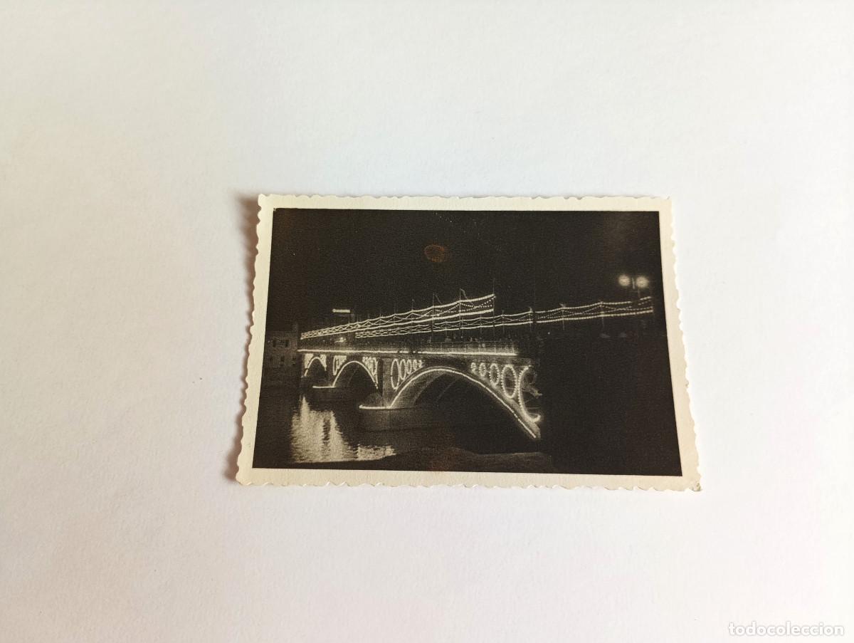 Fotograf&iacute;a antigua: Fotograf&iacute;a antigua - Puente de Triana iluminado en la Vel&aacute; de Santa Ana, de Sevilla - 1958