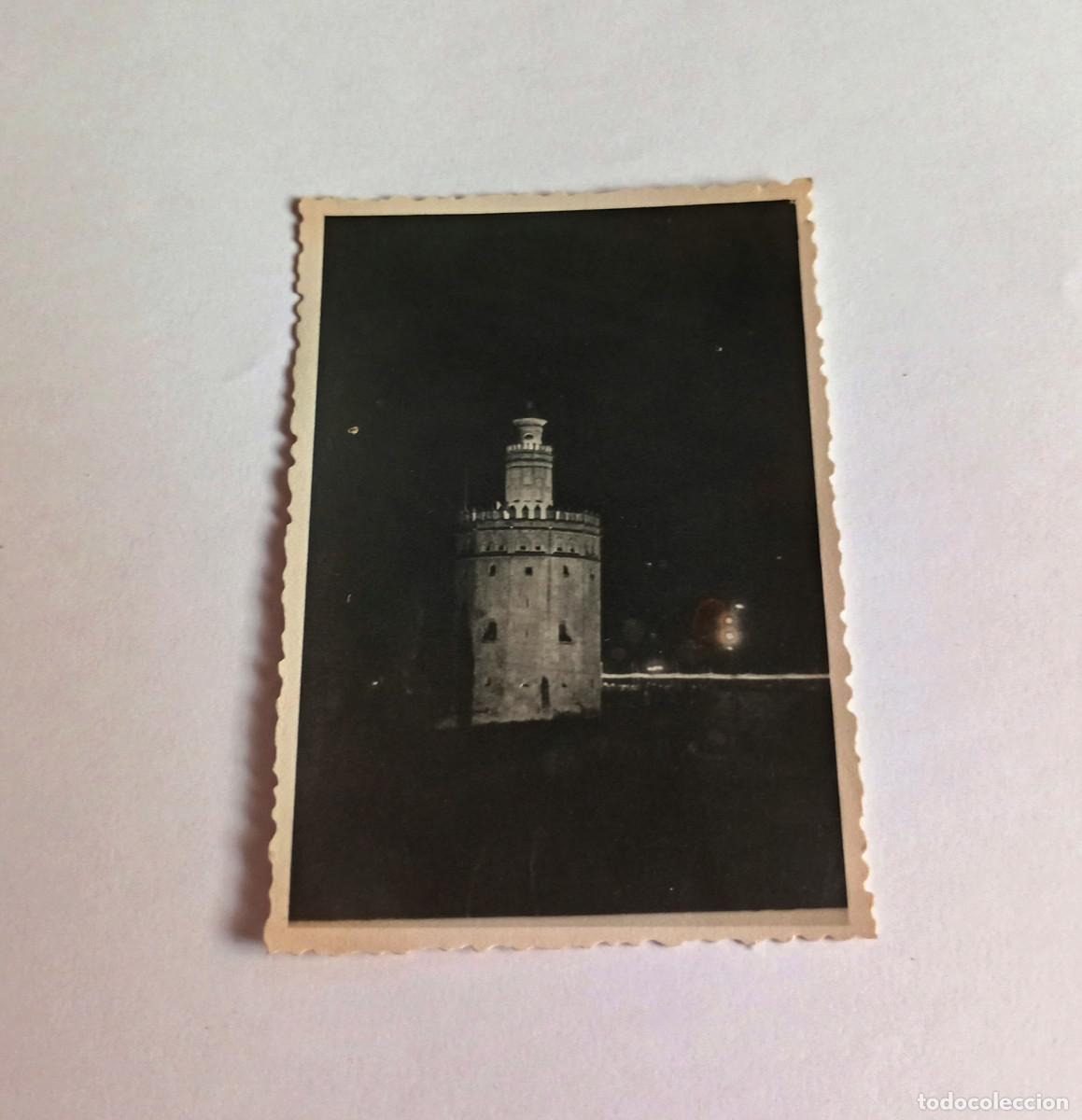 Fotograf&iacute;a antigua: Fotograf&iacute;a antigua - Nocturna de la Torre del Oro, de Sevilla - 1958