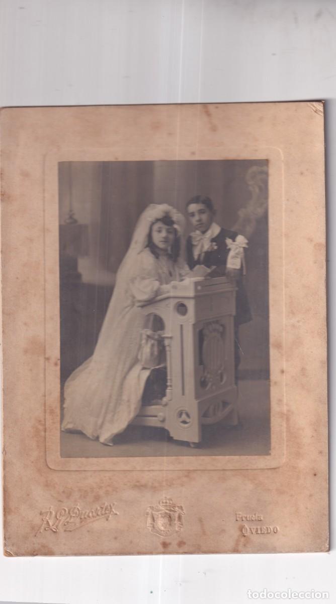 Fotograf&iacute;a antigua: Fotograf&iacute;a primera Comuni&oacute;n, ni&ntilde;o y ni&ntilde;a fot&oacute;grafo. FOTOGRAFO DUARTEX FRUELA OVIEDO