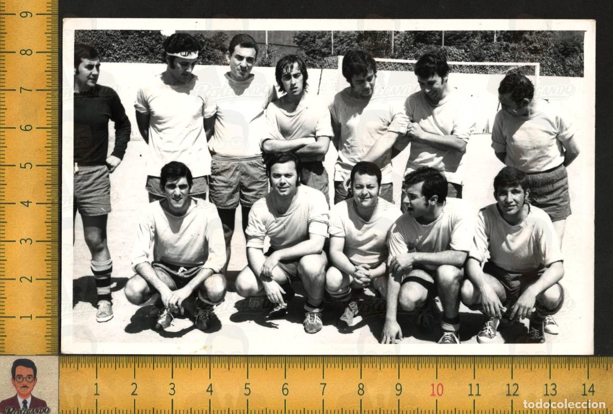 Fotograf&iacute;a antigua: EQUIPO F&Uacute;TBOL AMATEUR - HOMBRES J&Oacute;VENES JUGADORES CAMPO PORTER&Iacute;A - FOTO ANTIGUA A&Ntilde;O 1972 &iquest;ANDALUC&Iacute;A?