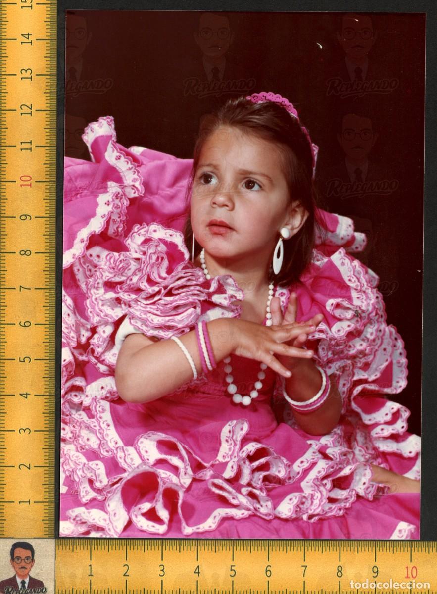 Fotograf&iacute;a antigua: NI&Ntilde;A VESTIDO FLAMENCO VOLANTES - PENDIENTES COLLAR PEINETA - FOTO VINTAGE COLOR SEVILLA A&Ntilde;OS 80