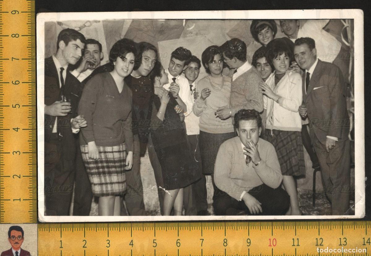 Fotograf&iacute;a antigua: EL GUATEQUE - J&Oacute;VENES AMIGOS FIESTA BEBIENDO FUMANDO BAILANDO - FOTOGRAF&Iacute;A ANTIGUA ART&Iacute;STICA A&Ntilde;OS 60
