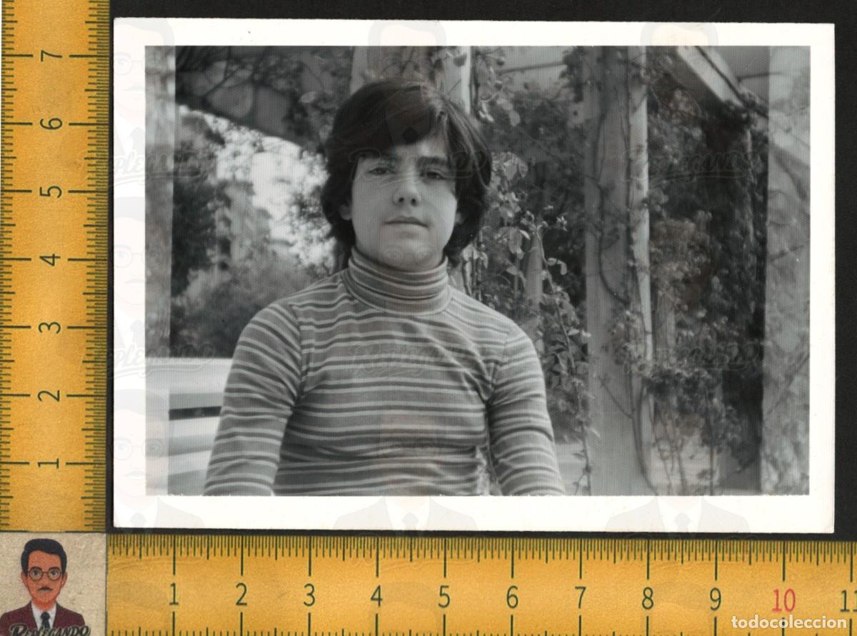 Fotograf&iacute;a antigua: NI&Ntilde;A RETRATO ART&Iacute;STICO EN JARD&Iacute;N - JOVEN JERSEY RAYAS PARQUE CIUDAD - FOTOGRAF&Iacute;A ANTIGUA A&Ntilde;OS 70