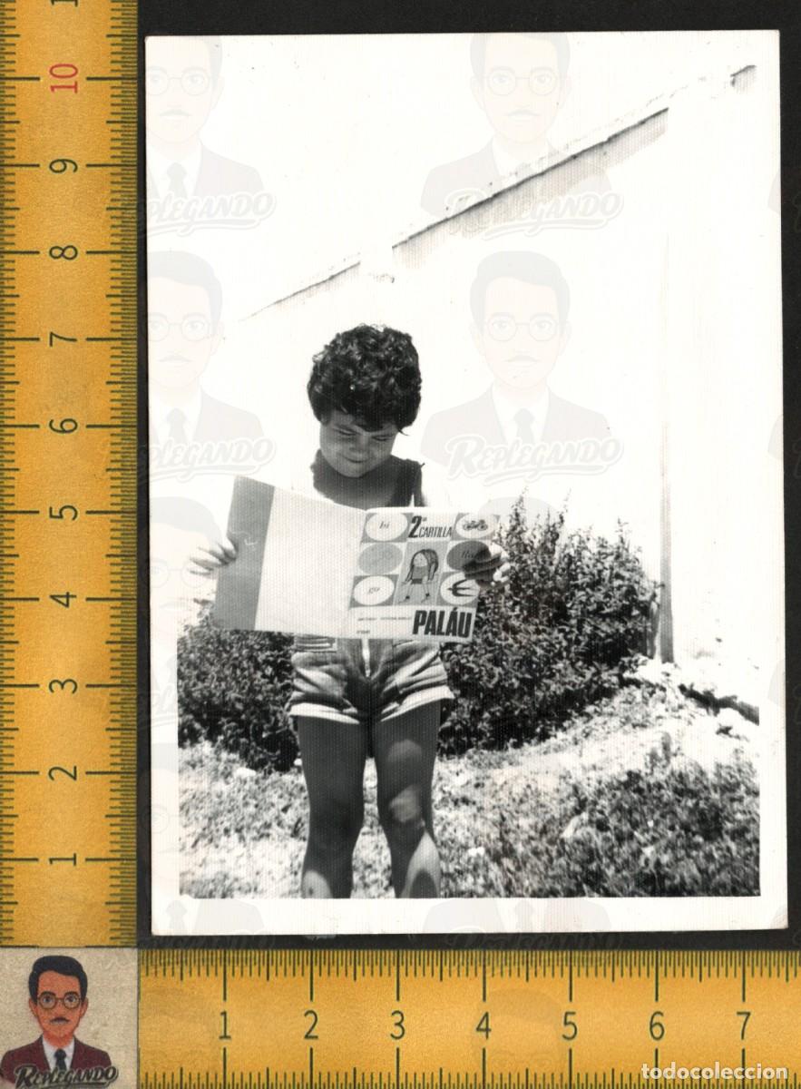 Fotograf&iacute;a antigua: NI&Ntilde;A LEE 2&ordf; CARTILLA PAL&Aacute;U M&Eacute;TODO FOTOSIL&Aacute;BICO ANAYA - ESCUELA - FOTO ANTIGUA MARINALEDA A&Ntilde;O 1971