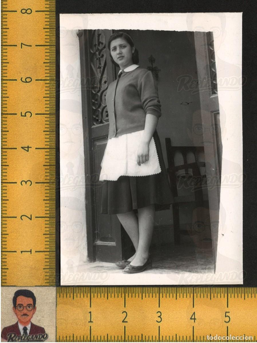 Fotograf&iacute;a antigua: MUJER JOVEN EMPLEADA SERVICIO DOM&Eacute;STICO - DELANTAL UNIFORME - RETRATO FOTOGRAF&Iacute;A ANTIGUA A&Ntilde;OS 60