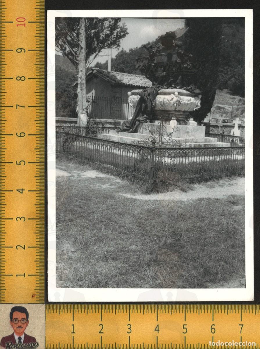 Fotograf&iacute;a antigua: MAUSOLEO TENOR JULI&Aacute;N GAYARRE MARIANO BENLLIURE CEMENTERIO RONCAL NAVARRA - FOTO ANTIGUA A&Ntilde;OS 60