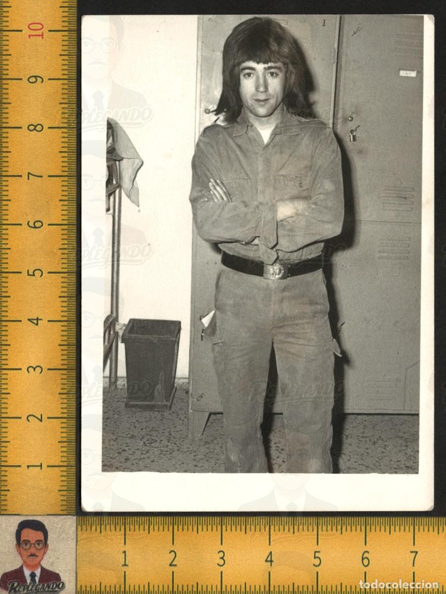 Fotograf&iacute;a antigua: RETRATO CHICO JOVEN GUAPO CON PELUCA - PANTAL&Oacute;N CAMPANA CINTUR&Oacute;N - FOTOGRAF&Iacute;A ANTIGUA LGTB A&Ntilde;OS 70