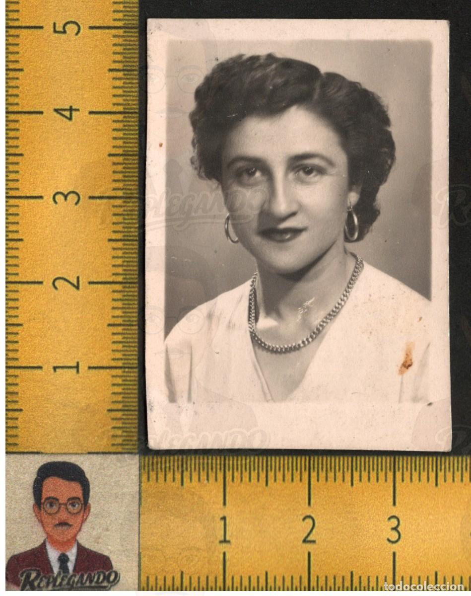 Fotograf&iacute;a antigua: RETRATO MUJER JOVEN GUAPA ELEGANTE - PENDIENTES ARO COLLAR PEINADO - FOTO ANTIGUA CARN&Eacute; A&Ntilde;OS 50/60