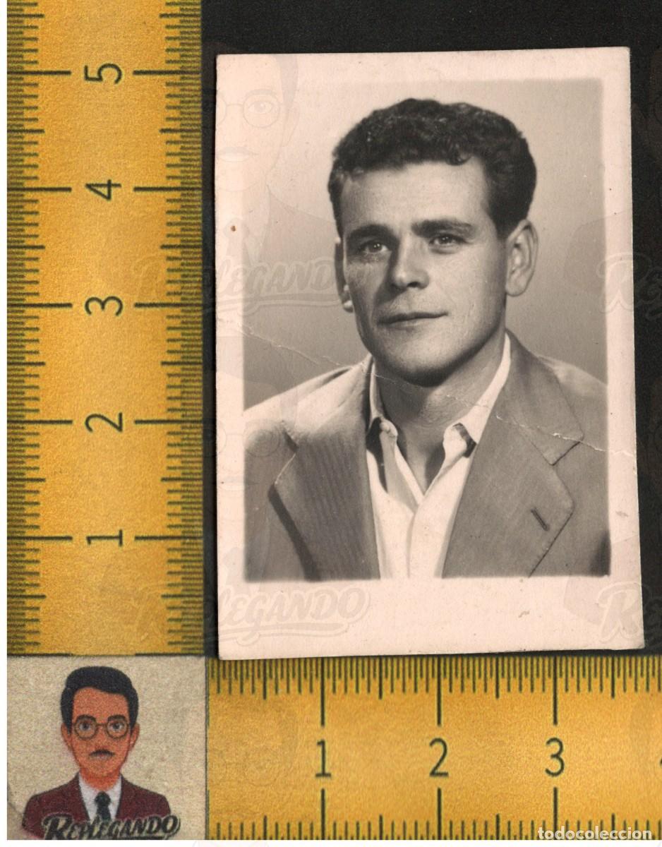 Fotograf&iacute;a antigua: RETRATO HOMBRE JOVEN GUAPO TRAJE CAMISA - MIRADA SERIA - FOTOGRAF&Iacute;A ANTIGUA CARN&Eacute; LGTB A&Ntilde;OS 50/60