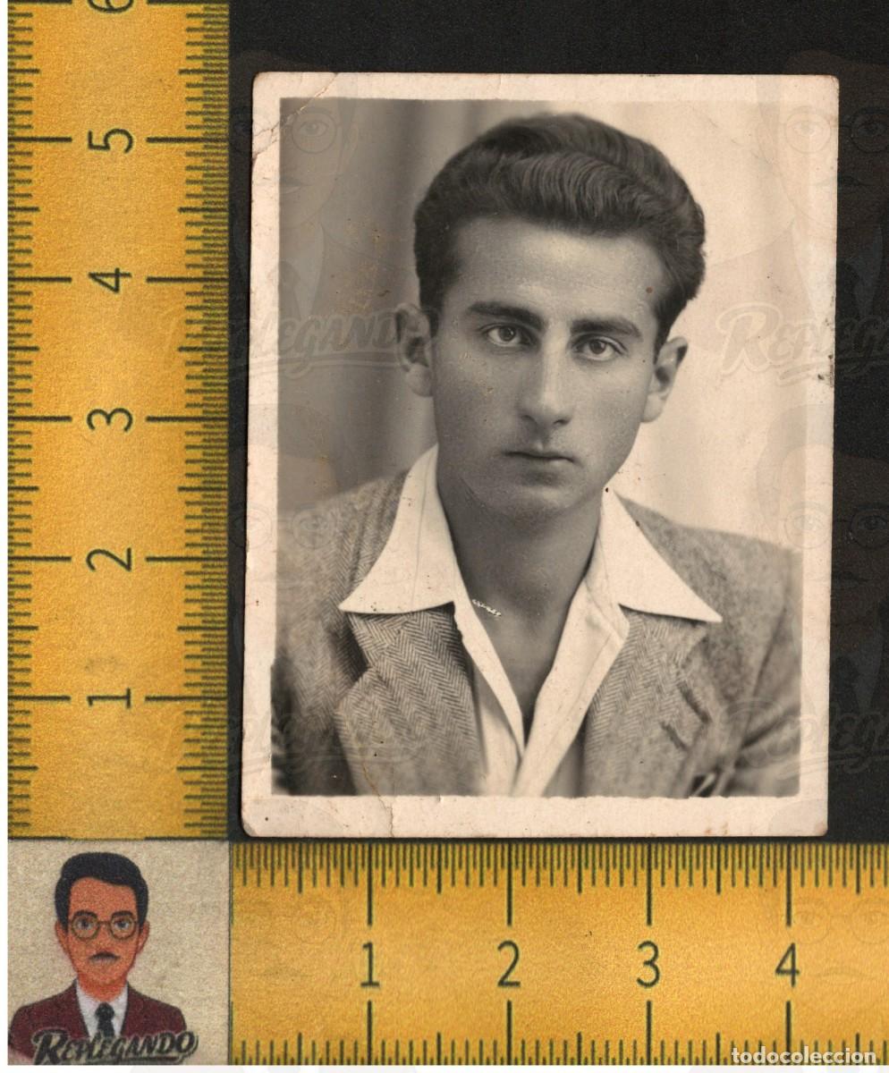 Fotograf&iacute;a antigua: HOMBRE JOVEN GUAPO SEXY MIRADA SERIA - CHAQUETA CAMISA CUELLO ABIERTO - FOTO ANTIGUA LGTB A&Ntilde;OS 50/60