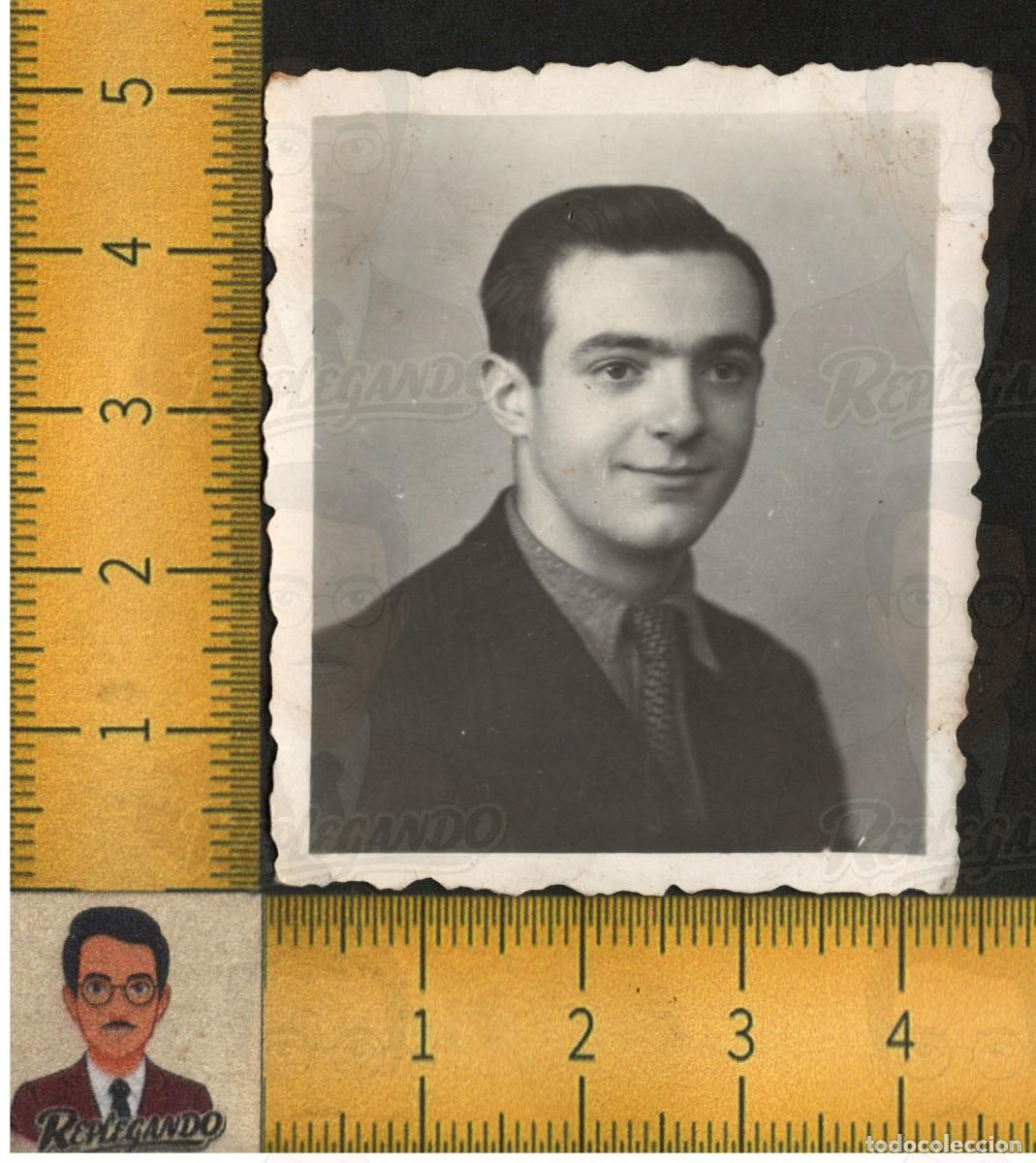 Fotograf&iacute;a antigua: RETRATO HOMBRE JOVEN SONRIENTE CHAQUETA GRIS TRAJE CORBATA - PELO ENGOMINADO - FOTO ANTIGUA A&Ntilde;O 1946