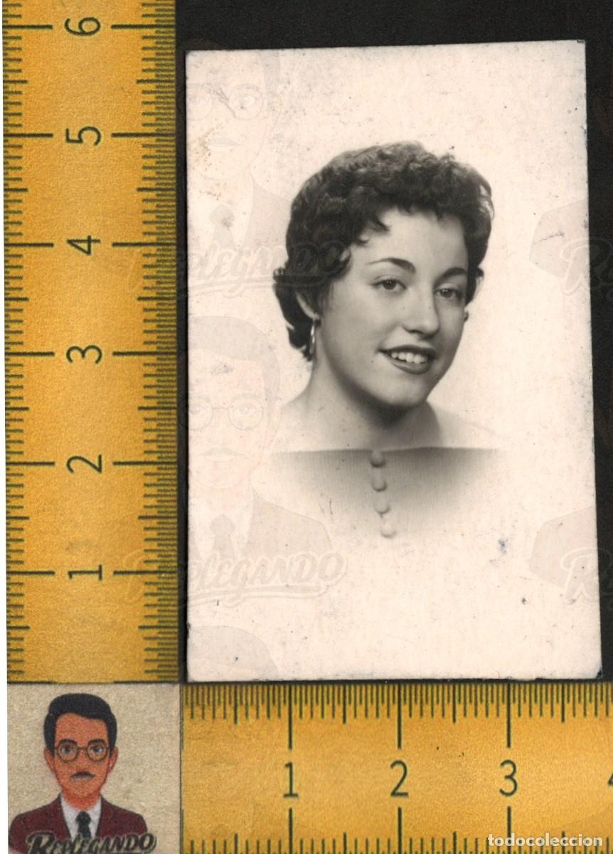 Fotograf&iacute;a antigua: RETRATO BELL&Iacute;SIMA MUJER SONRIENTE PELO CORTO PENDIENTES - FOTOGRAF&Iacute;A ANTIGUA ART&Iacute;STICA A&Ntilde;O 1955