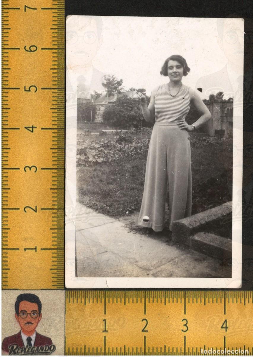 Fotograf&iacute;a antigua: MUJER JOVEN JUGANDO &iquest;YO-YO? JUGUETE - PANTAL&Oacute;N ANCHO JARD&Iacute;N - FOTOGRAF&Iacute;A ANTIGUA A&Ntilde;OS 30/40