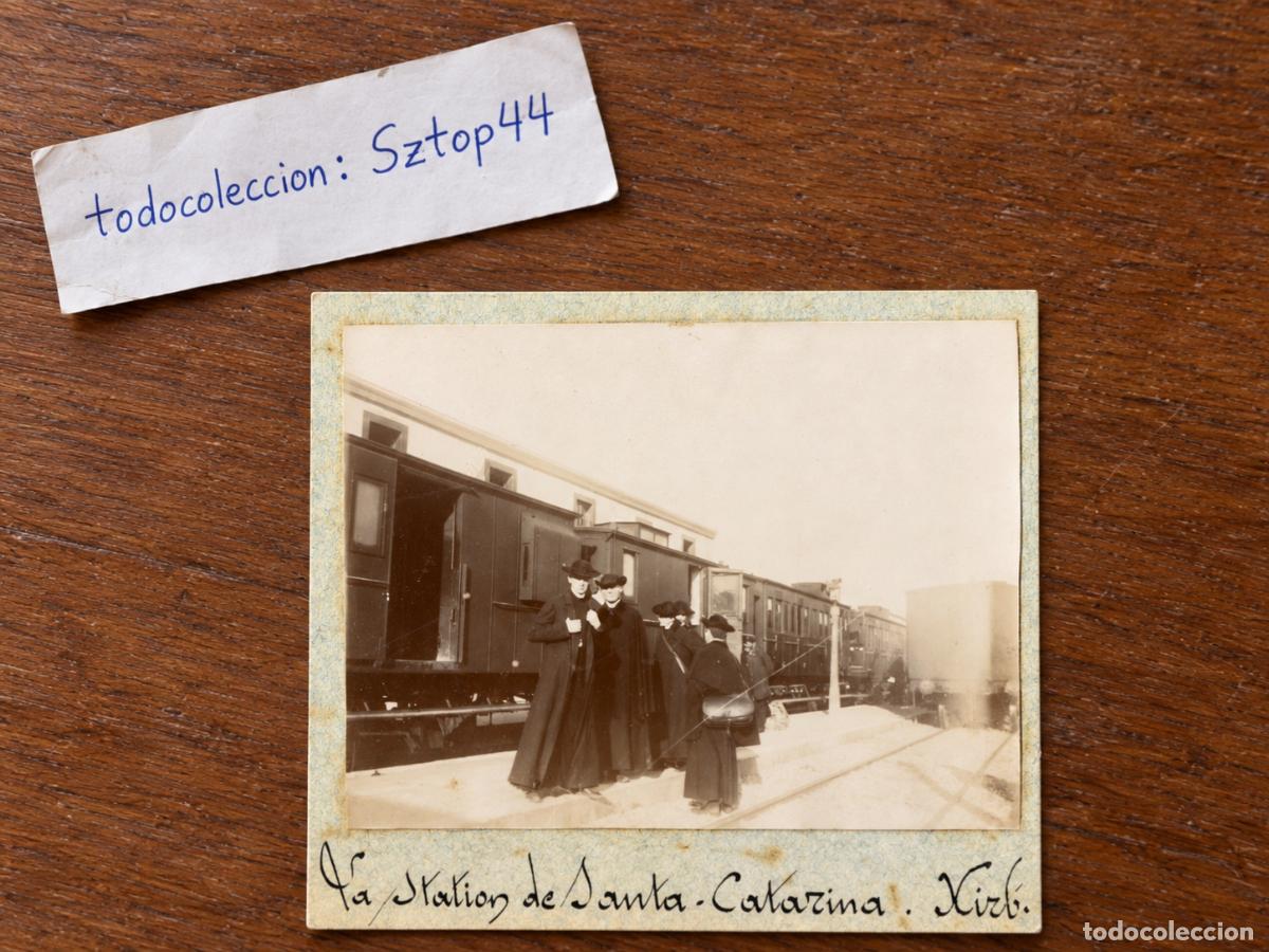 Fotograf&iacute;a antigua: Antigua Fotograf&iacute;a Vizcaya - Estaci&oacute;n de Santa Catarina - Tren y Sacerdotes c. 1900