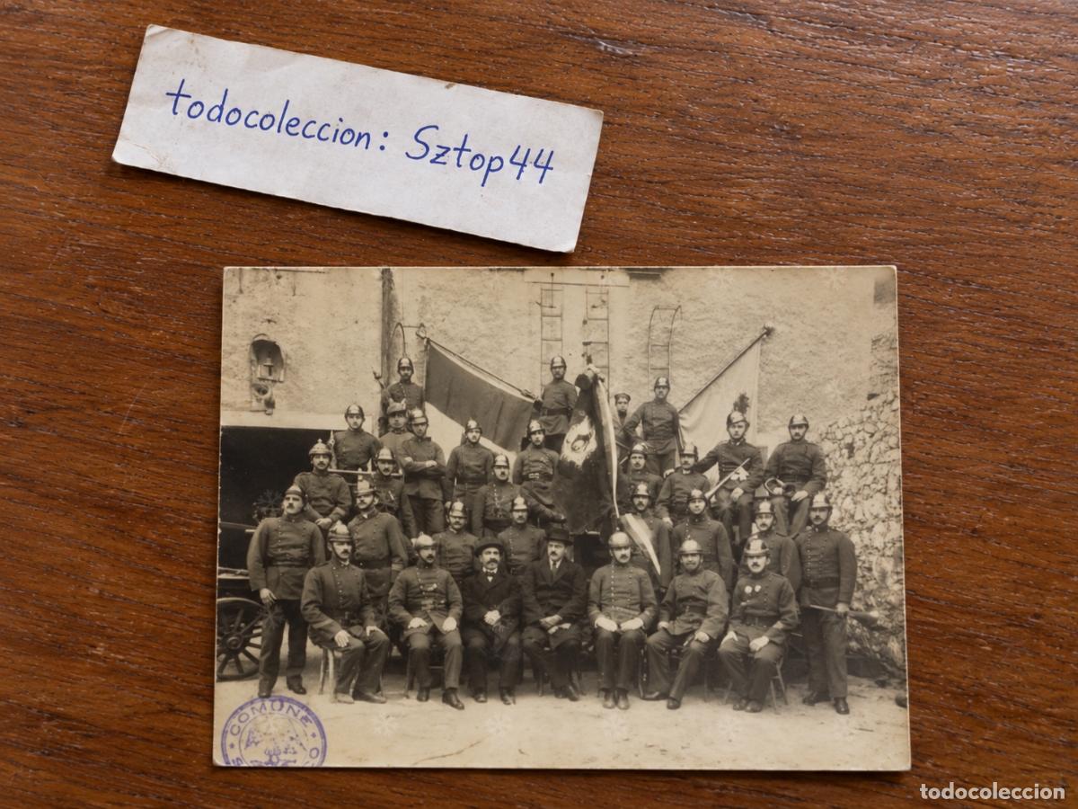 Fotograf&iacute;a antigua: Antigua Fotograf&iacute;a Grupo de Pompieri / Bomberos - Sello de Comune (Italia)