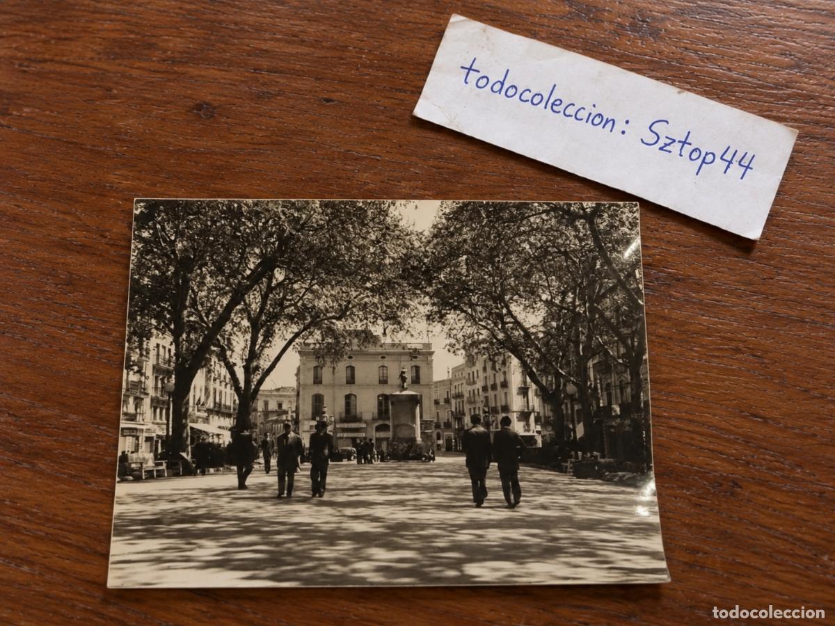 Fotograf&iacute;a antigua: Antigua Fotograf&iacute;a Figueres - La Rambla y Monumento a Narciso Monturiol