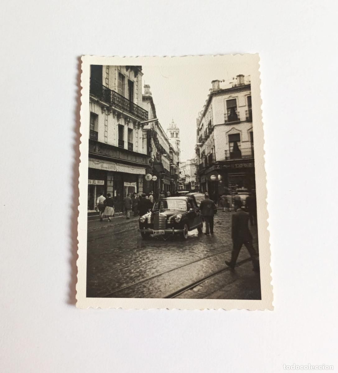 Fotograf&iacute;a antigua: Fotograf&iacute;a antigua - Coche cl&aacute;sico Mercedes Benz W180 en calle O'Donnell, de Sevilla - A&ntilde;o 1959
