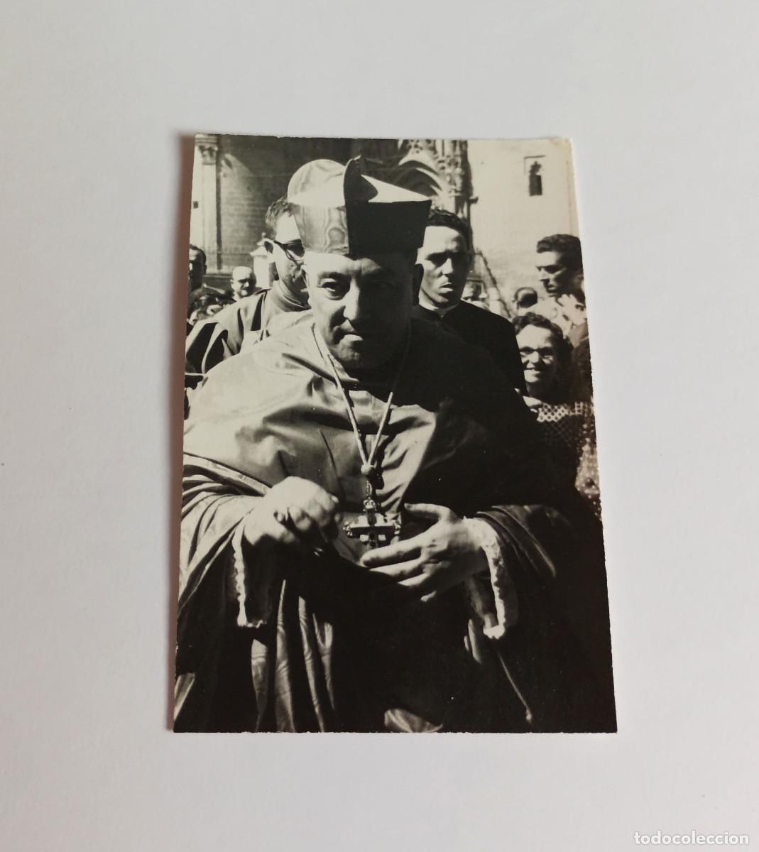 Fotograf&iacute;a antigua: Fotograf&iacute;a antigua - Cardenal Bueno Monreal en procesi&oacute;n Virgen de los Reyes, Sevilla - A&ntilde;o 1959