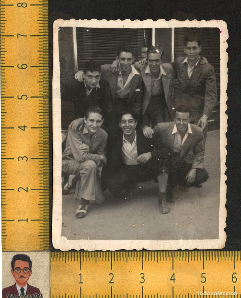 Fotograf&iacute;a antigua: GRUPO GUAPOS AMIGOS HOMBRES J&Oacute;VENES MADRID - MODA TRAJES CAMISAS - FOTO ANTIGUA MADRID A&Ntilde;O 1946