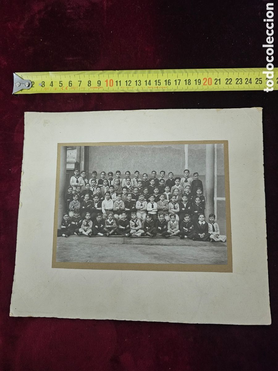 Fotografia antiga: Fotograf&iacute;a grande Escolar de Grupo sobre Paspart&uacute; (A&ntilde;os 1920-1940) - 24x26 cm