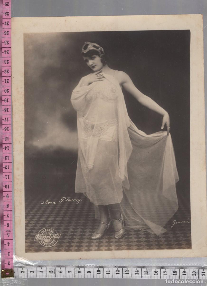 Fotograf&iacute;a antigua: Fotograf&iacute;a original Cuba Trinidad y Hno. Cigarros 1920s Art D&eacute;co Cabaret 20,3 x 25,4 cm