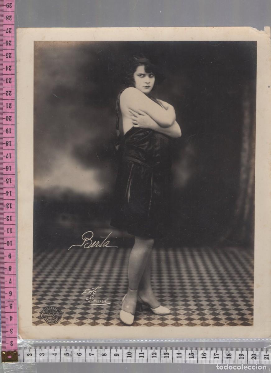 Fotograf&iacute;a antigua: Fotograf&iacute;a original Cuba Trinidad y Hno. Cigarros 1920s Art D&eacute;co Cabaret 20,3 x 25,4 cm