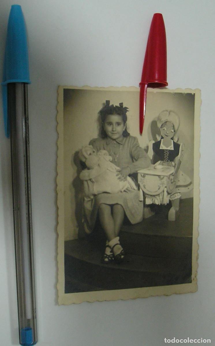 Fotograf&iacute;a antigua: ANTIGUA FOTO FOTOGRAFIA COSTUMBRISTA PRINCIPIOS DEL SIGLO PASADO LA NI&Ntilde;A Y SUS JUGUETES (26-11)